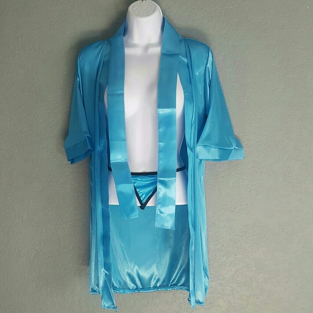 Silky robe set.